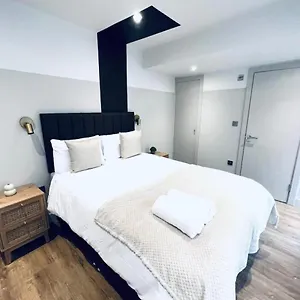 South Charming Ensuite Look Like Designer Londres